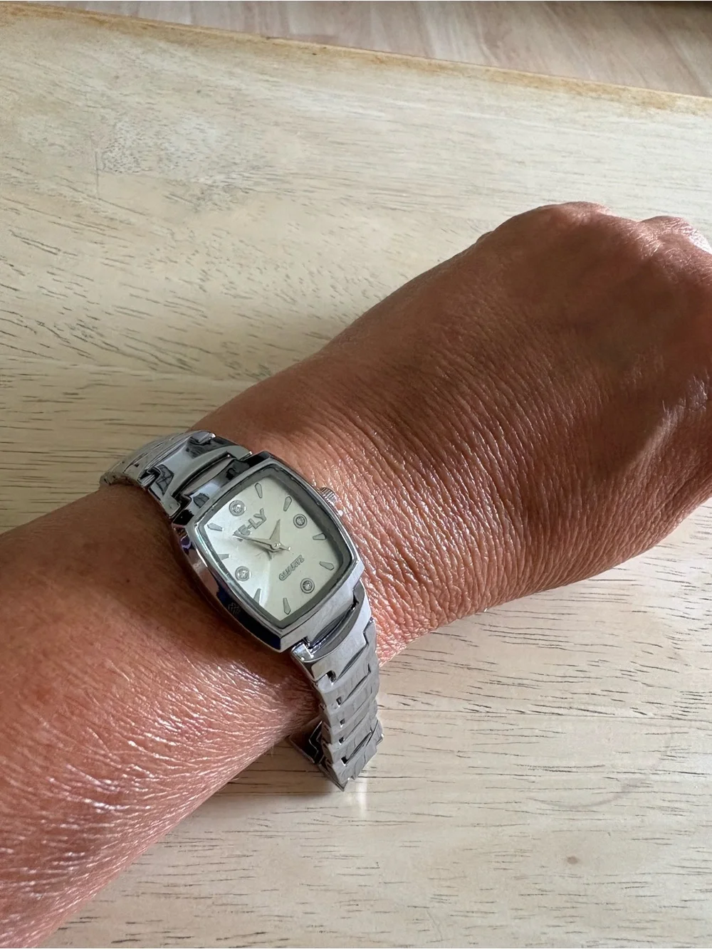 ELY Silver Tone Women's Quartz Bracelet Watch